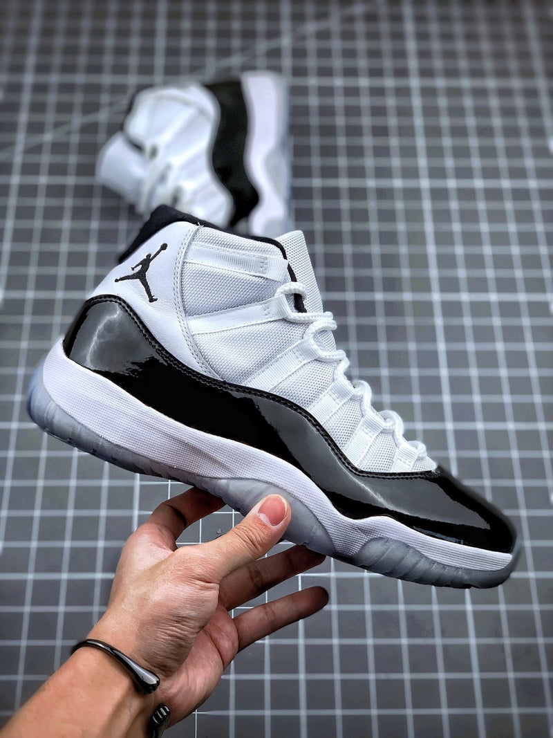 Nike Air Jordan 11 "Concord"