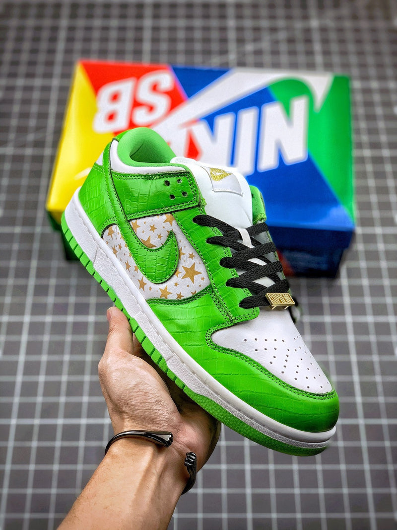 Tênis Nike SB Dunk Low x Supreme Mean Green