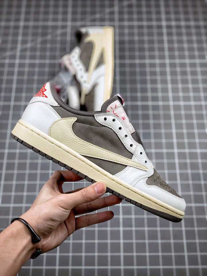 Tênis Travis Scott x Nike Air Jordan 1 Low 'Reverse Mocha'