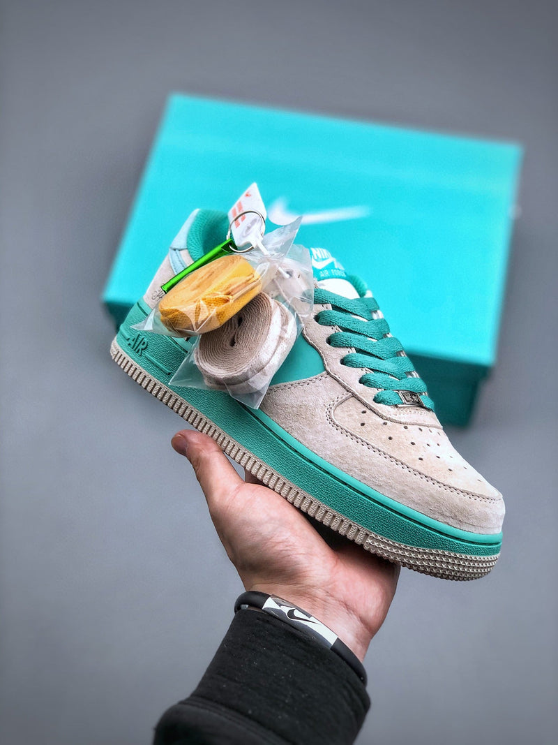 Tênis Tiffany & Co x Nike Air Force 1 Low 'Friends & Family'