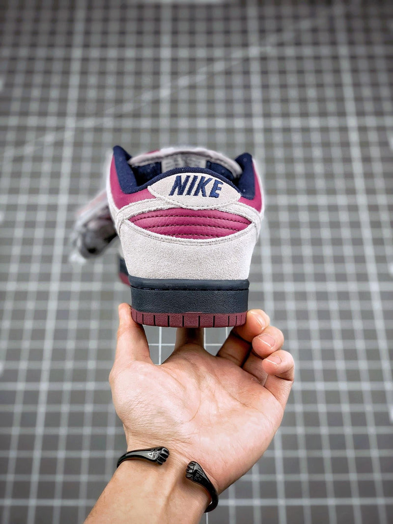 Tênis Nike SB Dunk Low "Atmospher Grey True Berry"