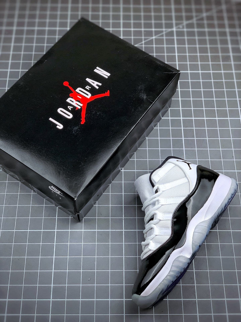 Nike Air Jordan 11 "Concord"