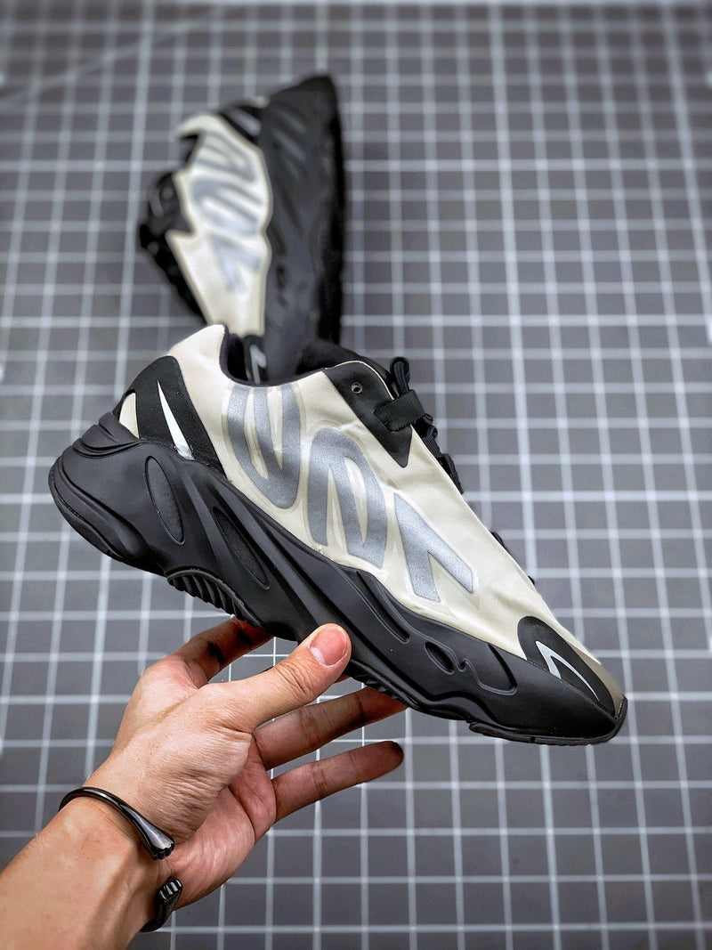 Adidas Yeezy 700 Boost MNVN Sneakers