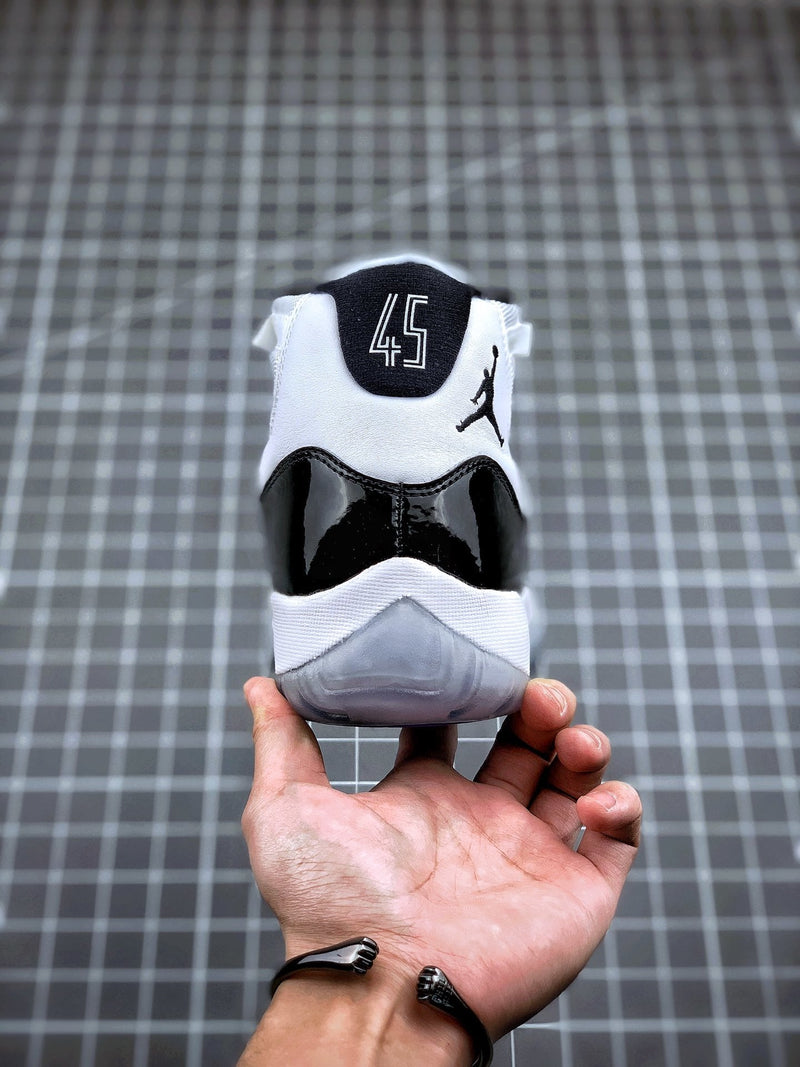 Nike Air Jordan 11 "Concord"