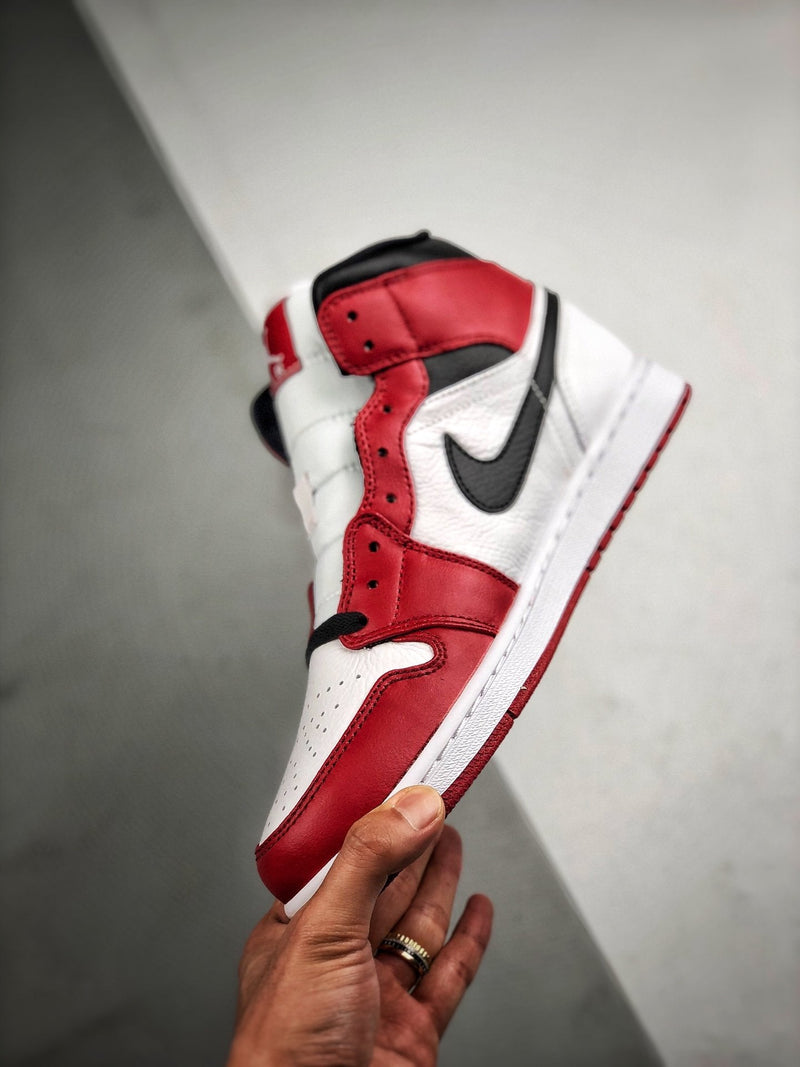 Tênis Nike Air Jordan 1 Mid "Chicago"