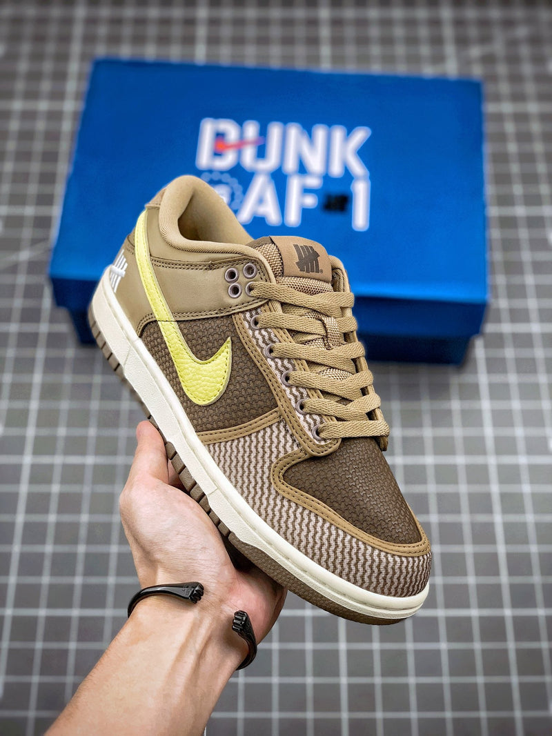 Tênis Nike SB Dunk Low x Undefeated "Inside Out"