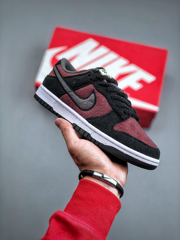 Nike SB Dunk Low "Fleece" Sneakers