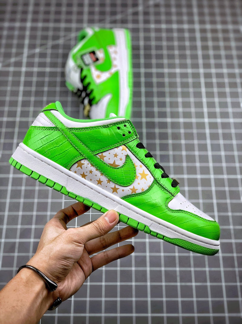 Tênis Nike SB Dunk Low x Supreme Mean Green