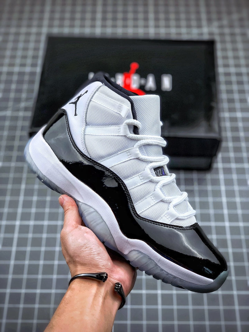 Nike Air Jordan 11 "Concord"