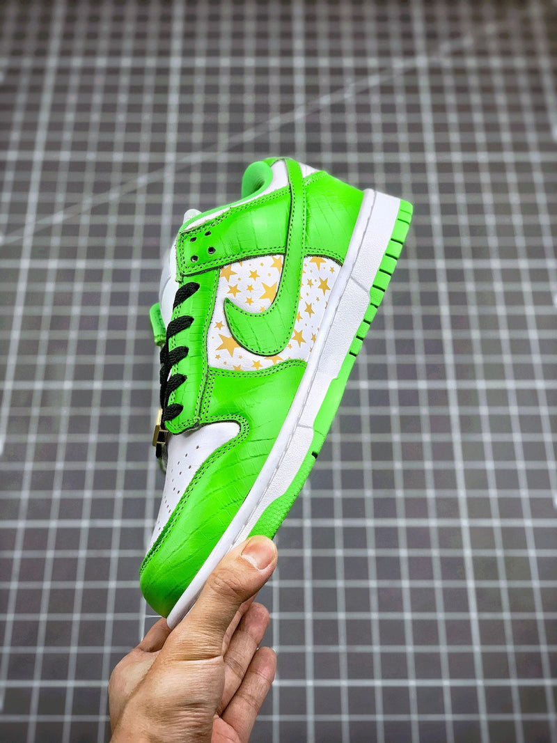 Tênis Nike SB Dunk Low x Supreme Mean Green