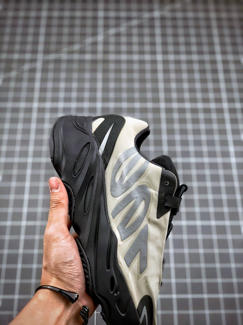 Adidas Yeezy 700 Boost MNVN Sneakers