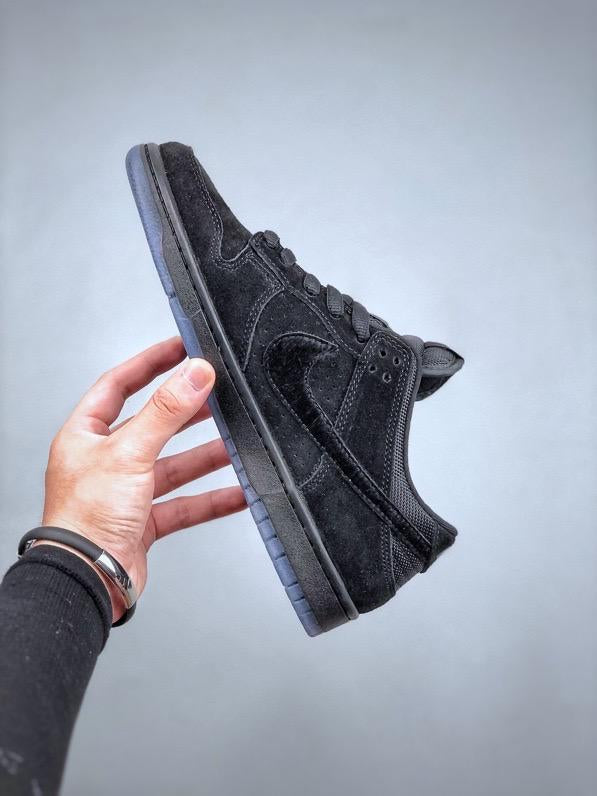 Nike SB Dunk Low "Horse" Sneakers