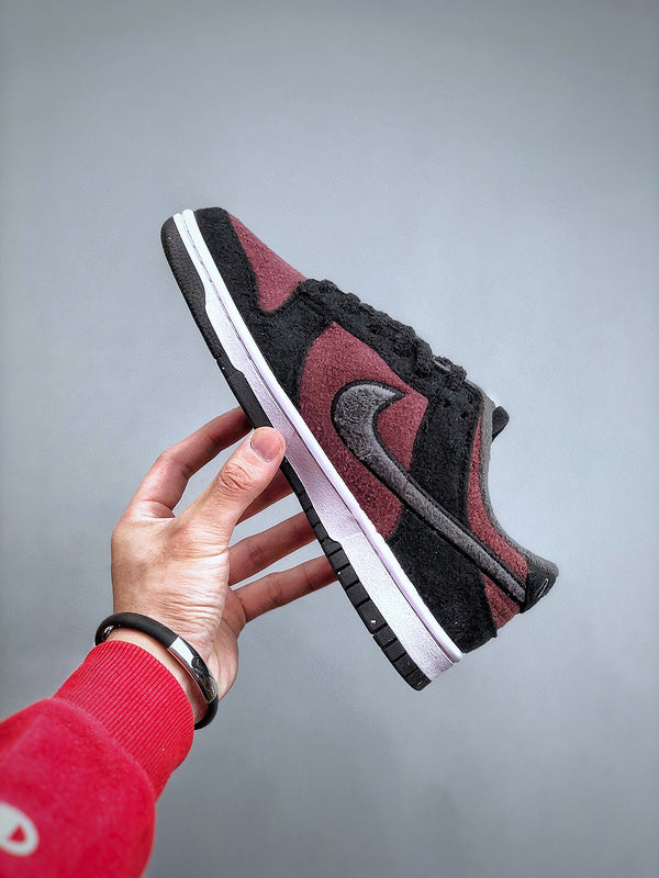 Nike SB Dunk Low "Fleece" Sneakers