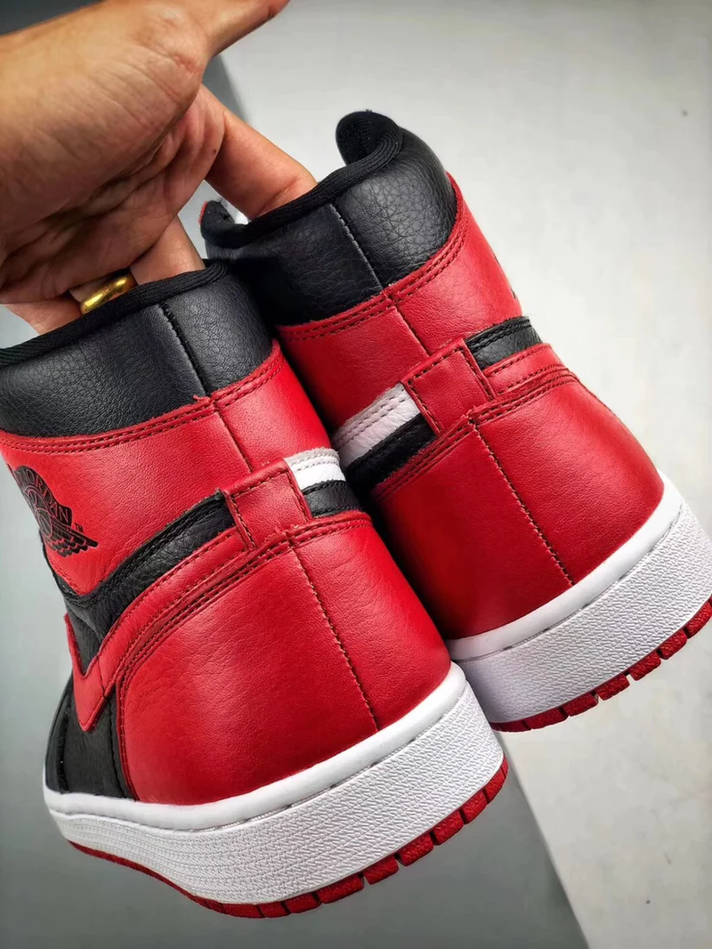 Tênis Nike Air Jordan 1 High Home to Home