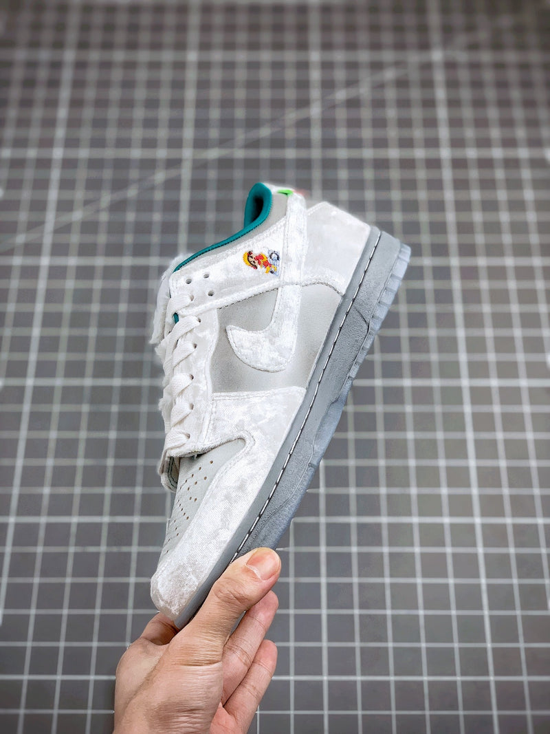 Nike SB Dunk Low "LCE" Sneakers