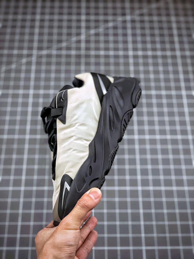 Adidas Yeezy 700 Boost MNVN Sneakers