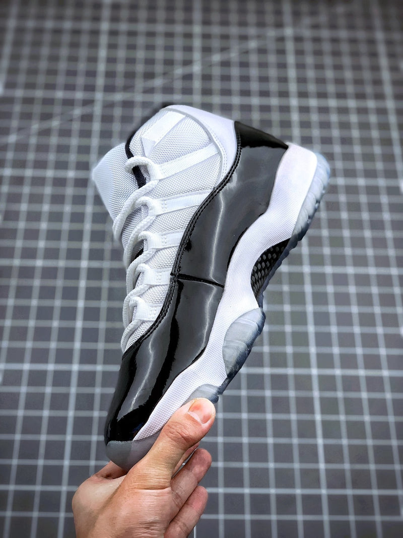 Nike Air Jordan 11 "Concord"