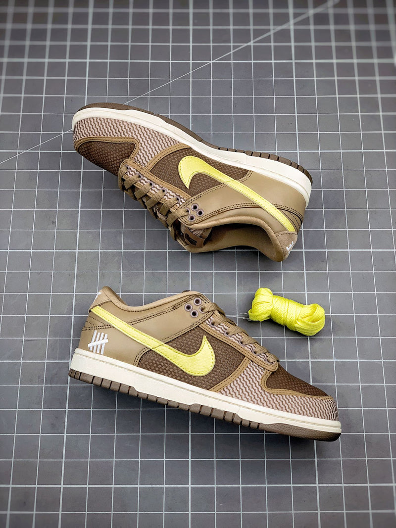 Tênis Nike SB Dunk Low x Undefeated "Inside Out"