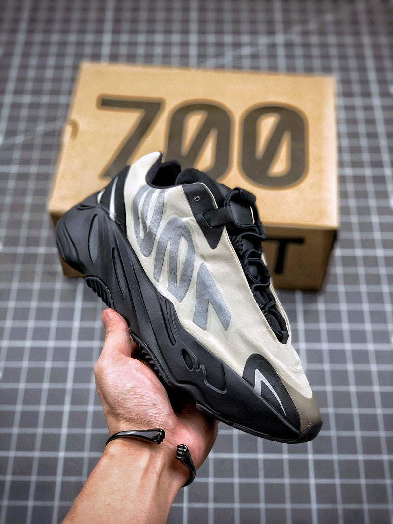 Adidas Yeezy 700 Boost MNVN Sneakers