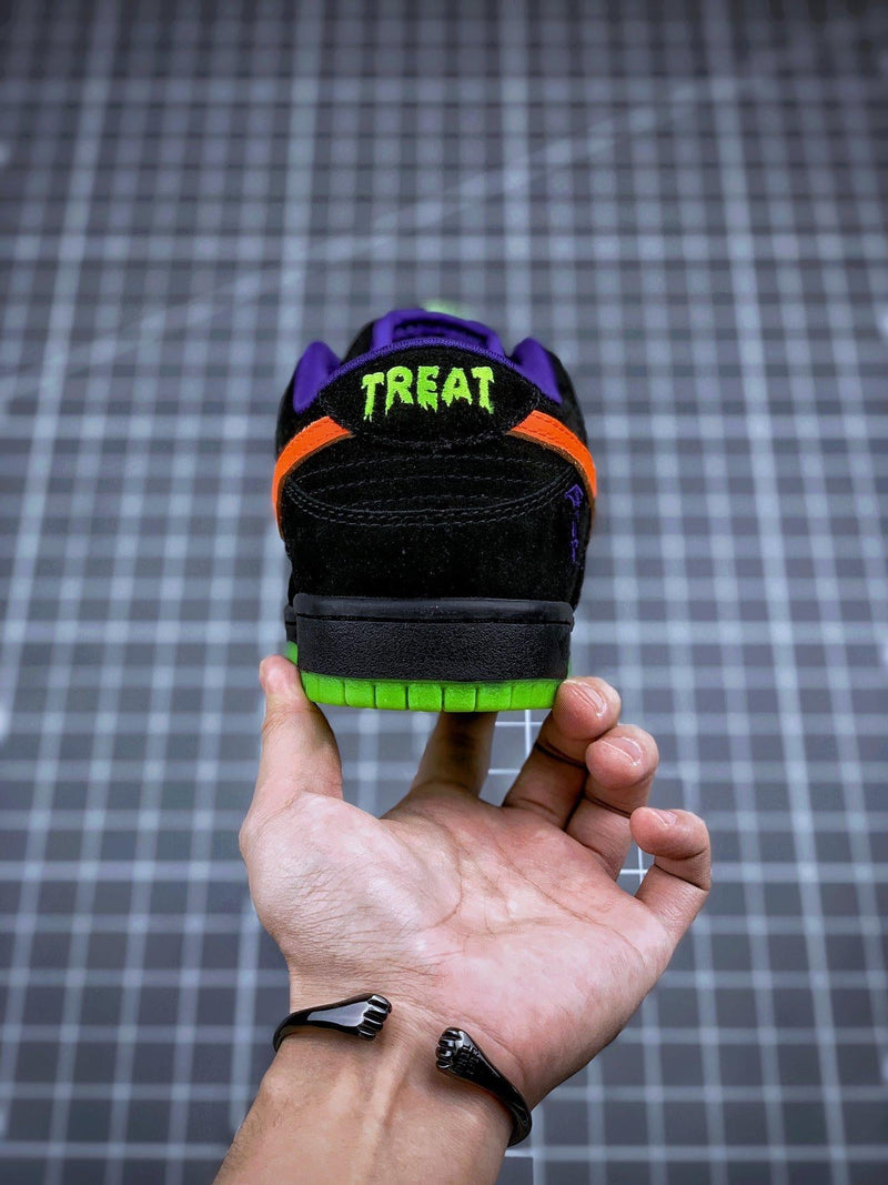 Nike SB Dunk Low "Night of Mischief Halloween"