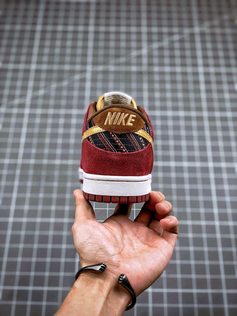 Tênis Nike SB Dunk Low "Anchorman"