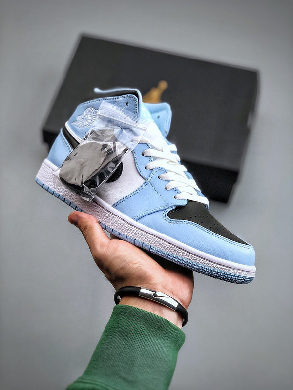 Tênis Nike Air Jordan 1 Mid "Ice Blue"