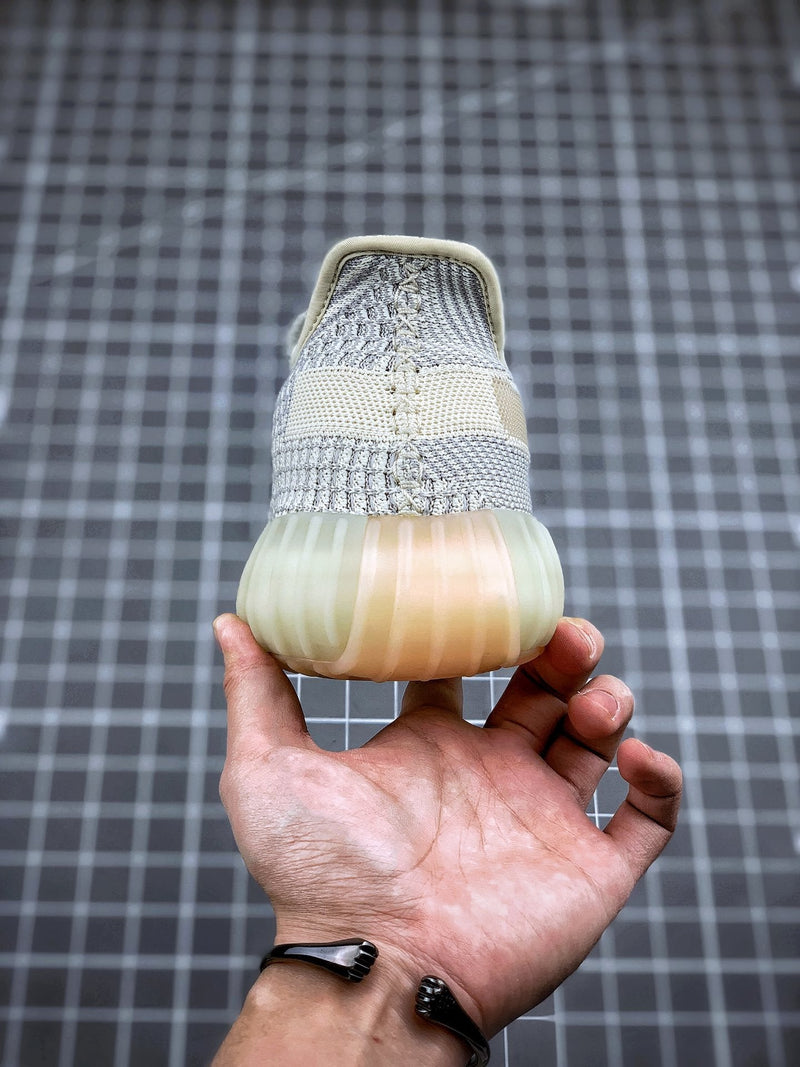 Adidas Yeezy 350 Boost V2 Lundmark Sneakers